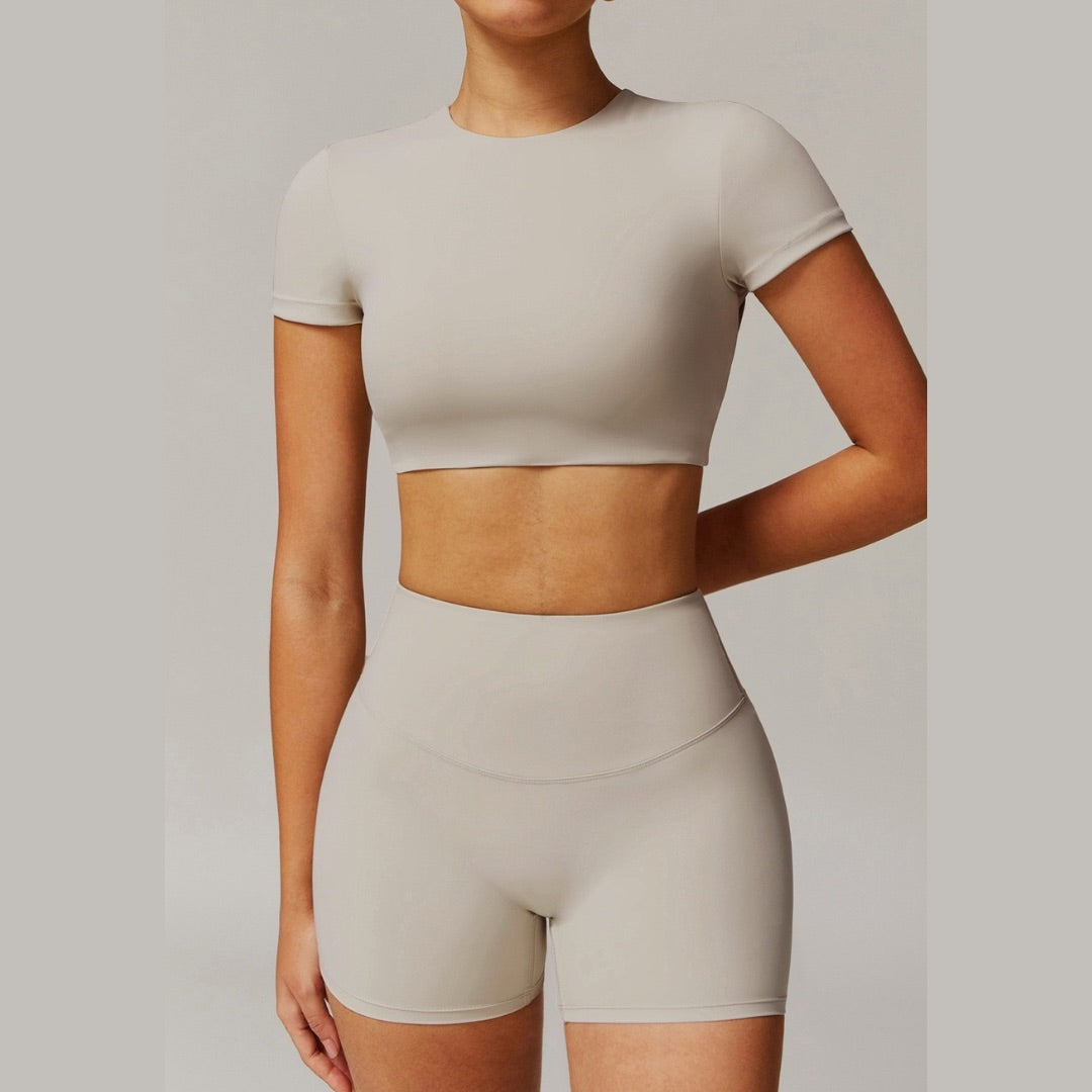 Veltra | Atmungsaktives Kurzarm-Top-Short-Set für Damen Sommer 4